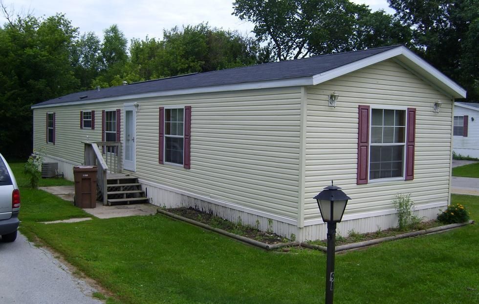 Villa Village: 2404 N 8th St, Red Oak, IA 51566